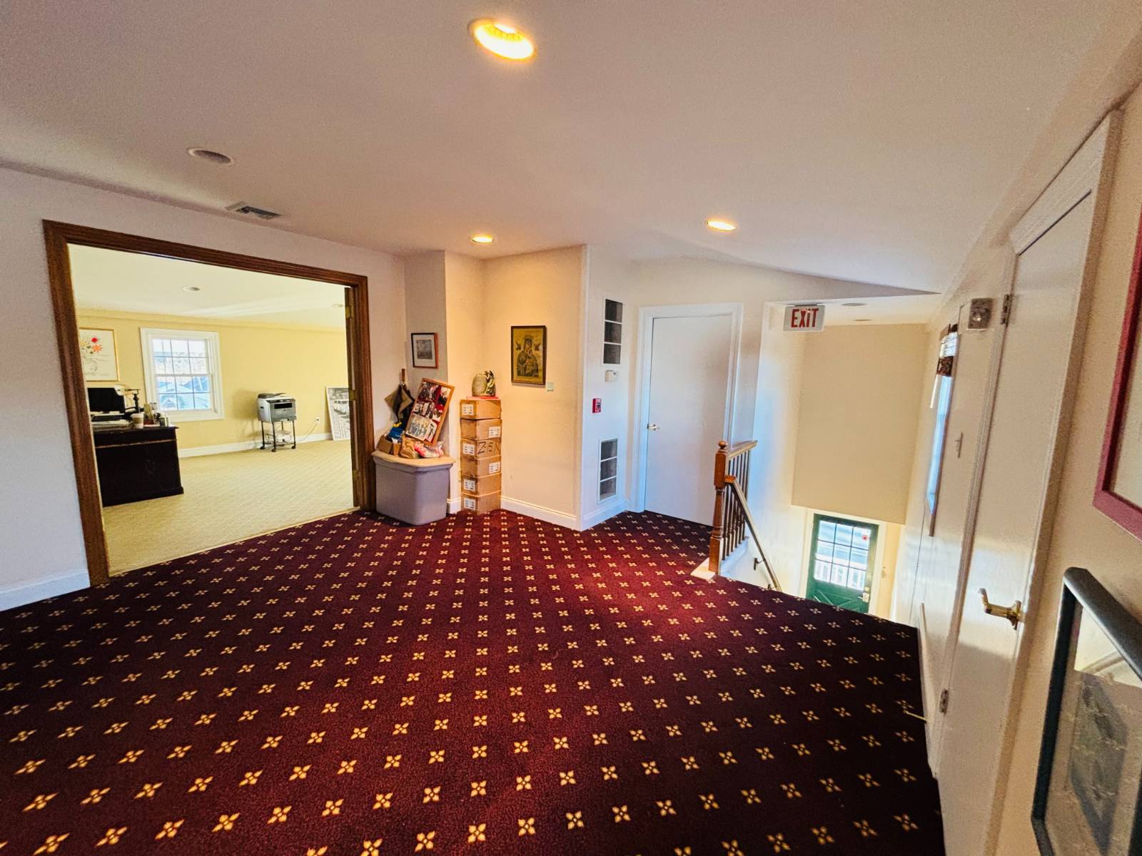 #16 photo, 1345 Old Northern Blvd, Roslyn , NY 11576