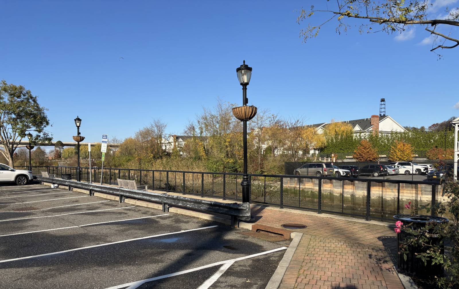 #26 photo, 1345 Old Northern Blvd, Roslyn , NY 11576