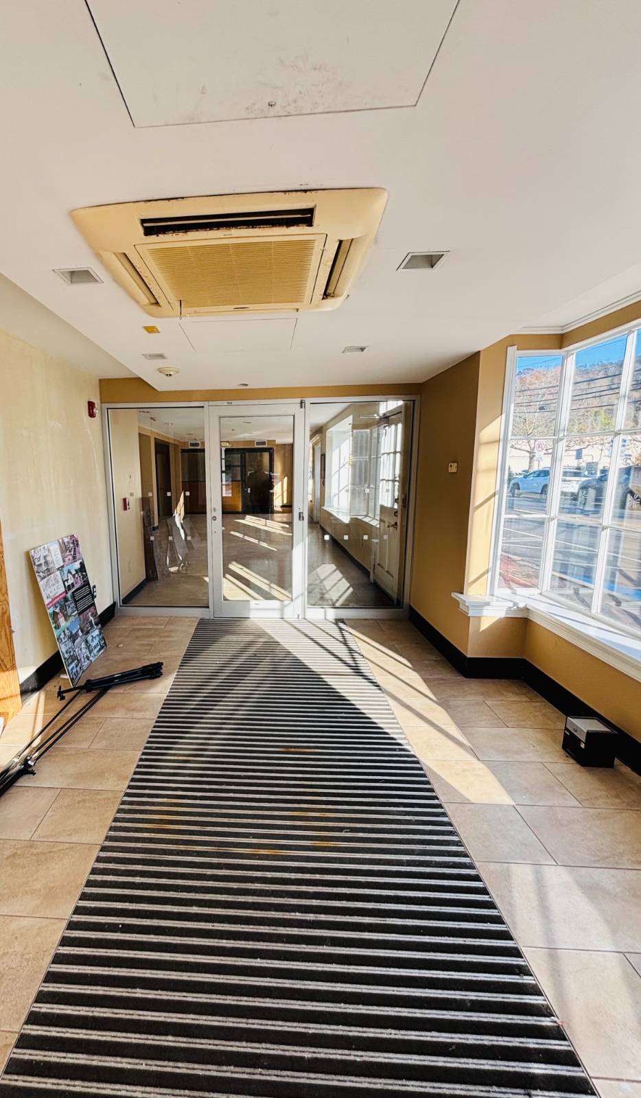 #6 photo, 1345 Old Northern Blvd, Roslyn , NY 11576