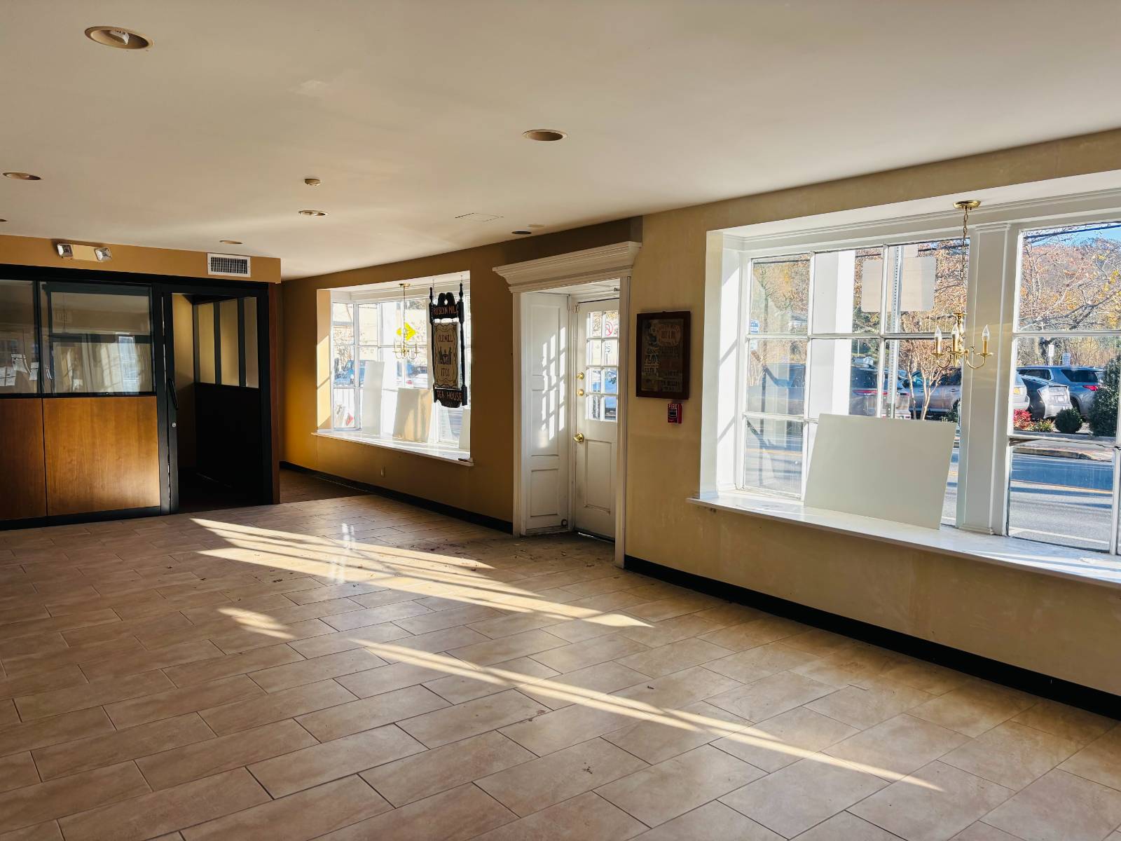 #7 photo, 1345 Old Northern Blvd, Roslyn , NY 11576