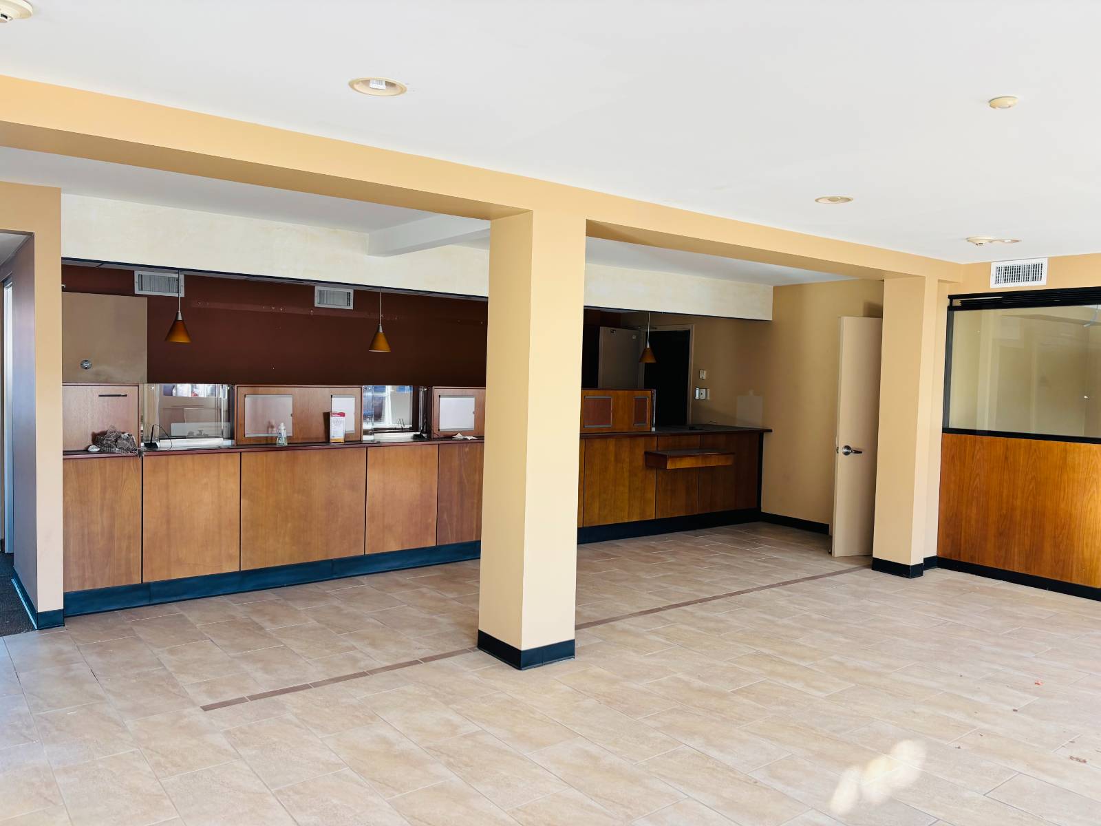 #8 photo, 1345 Old Northern Blvd, Roslyn , NY 11576