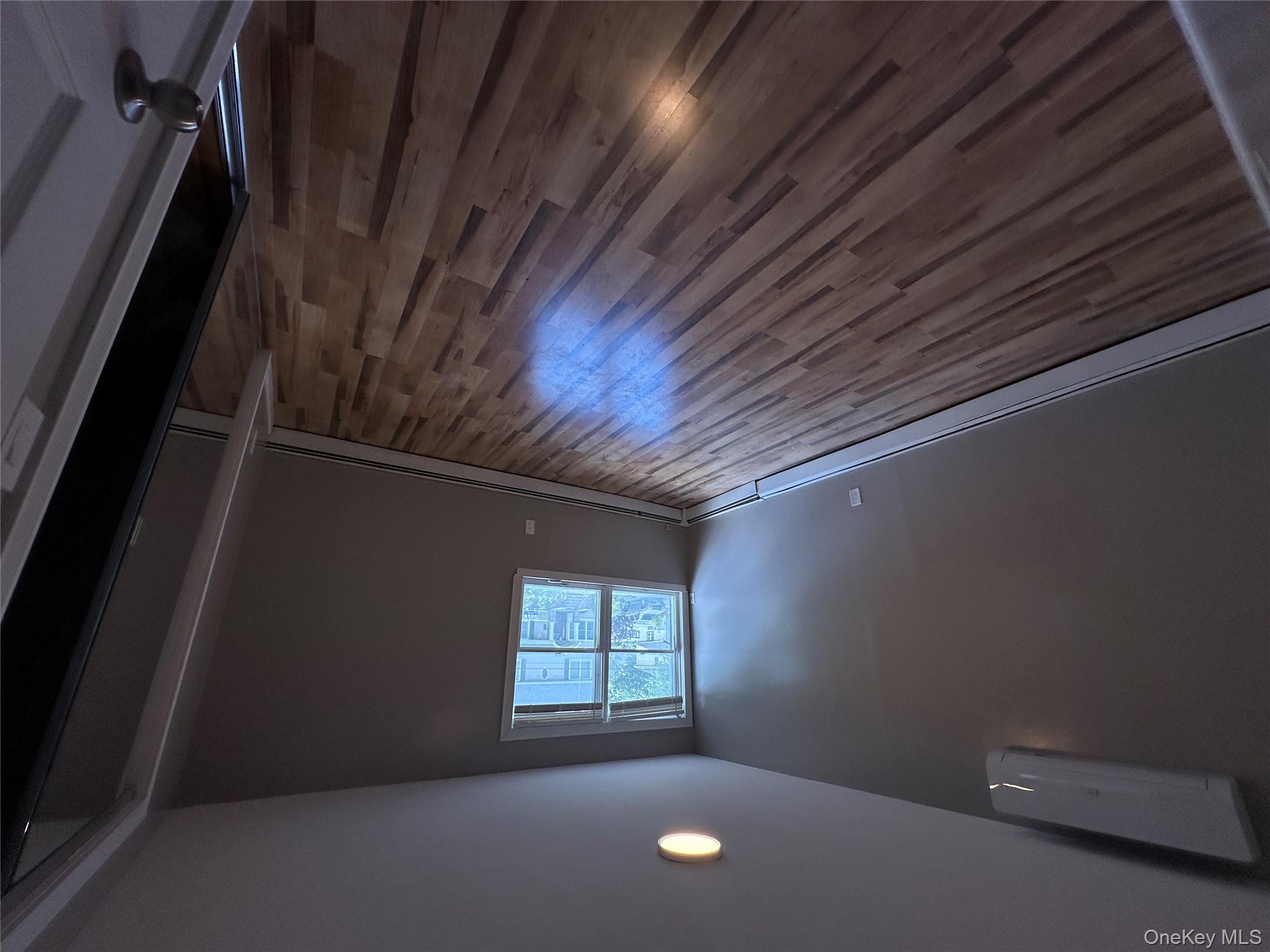 #18 photo, 15 Mida ct, West Babylon , NY 11704