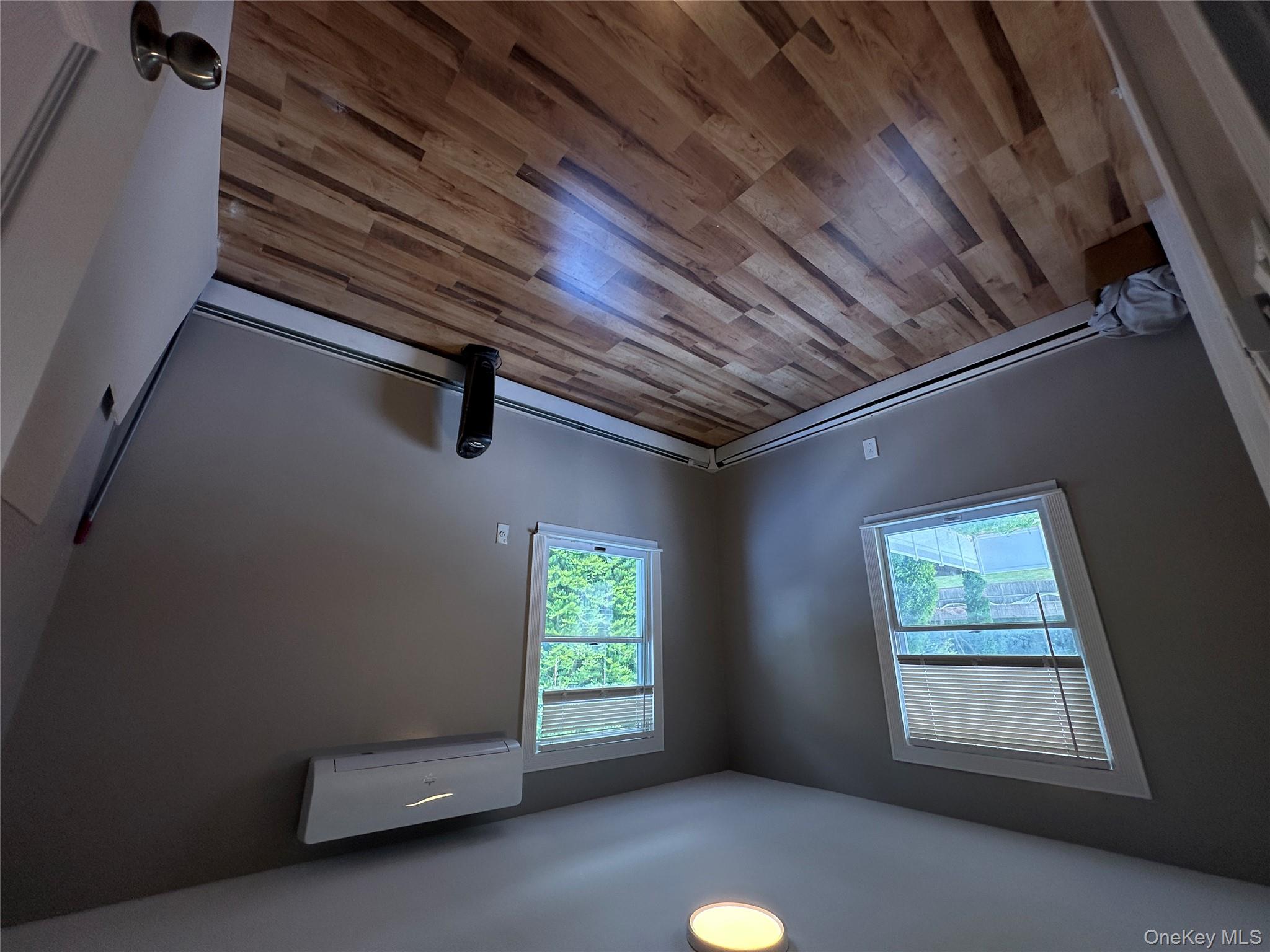 #19 photo, 15 Mida ct, West Babylon , NY 11704