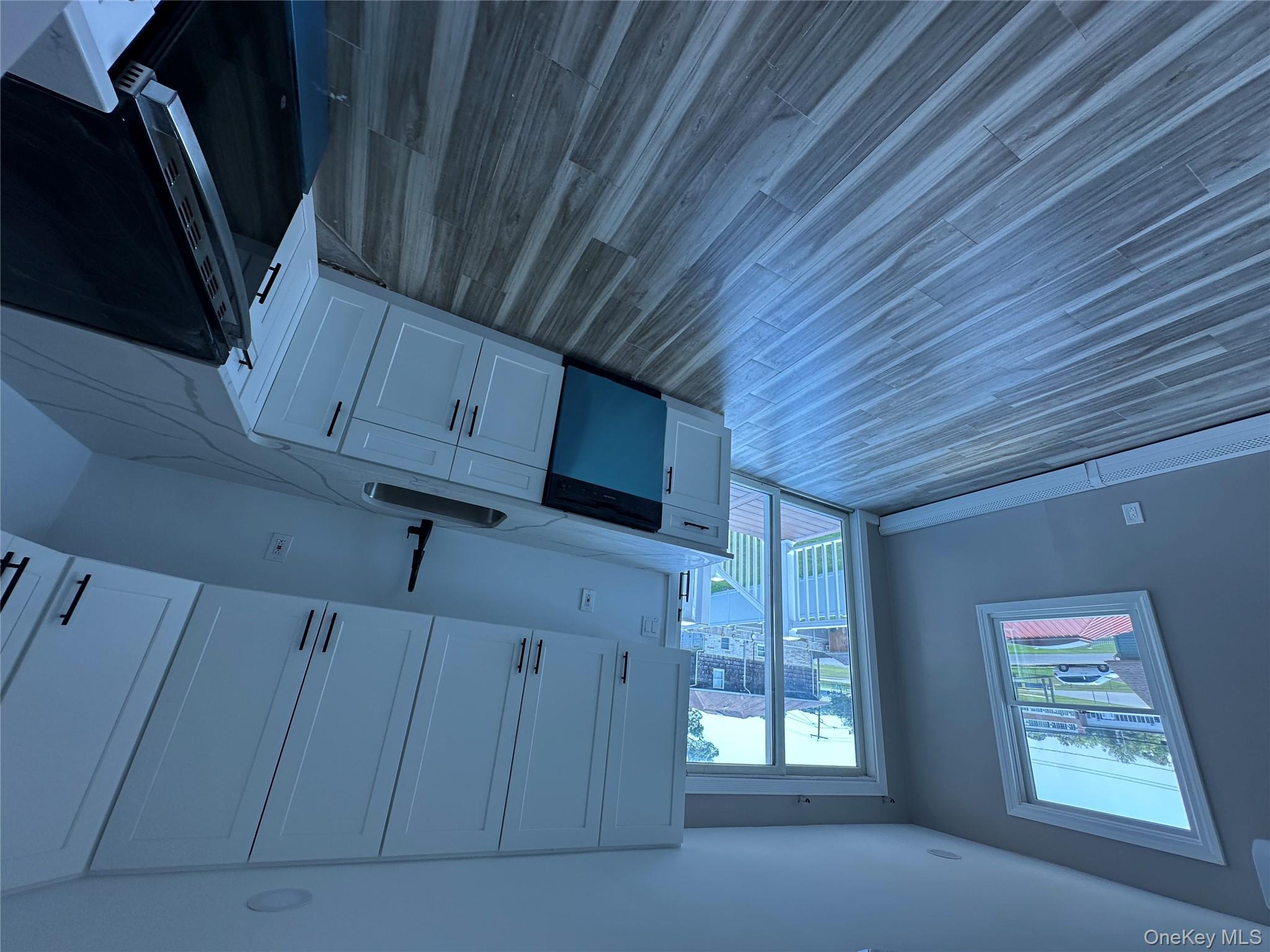 #8 photo, 15 Mida ct, West Babylon , NY 11704