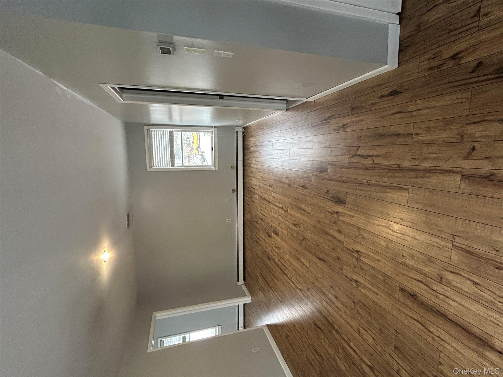 #3 photo, 56475 Route 25, सफ़ोक काउंटी Southold , NY 11971