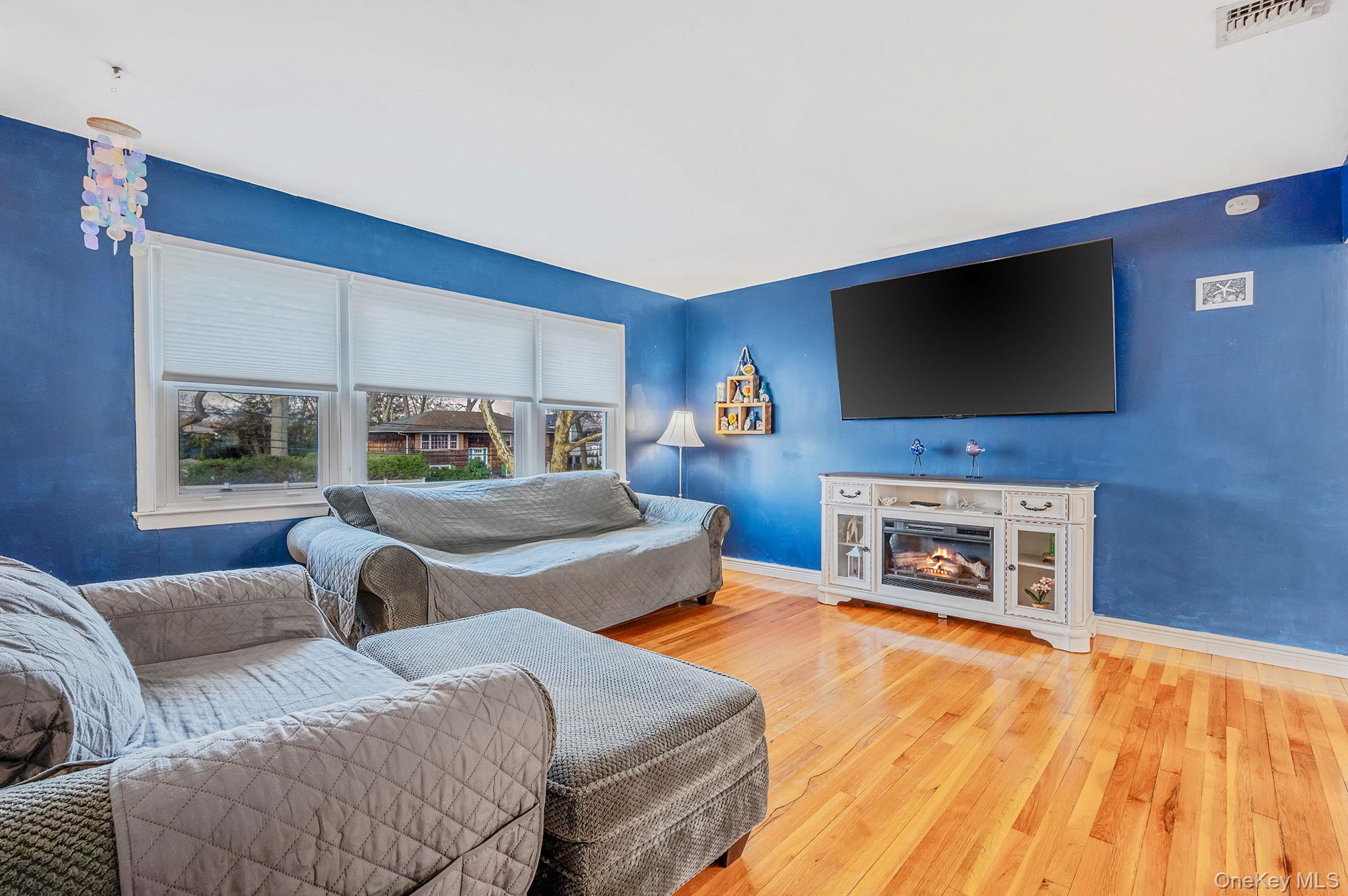 #14 photo, 111 S Plaisted Avenue, Hauppauge , NY 11788