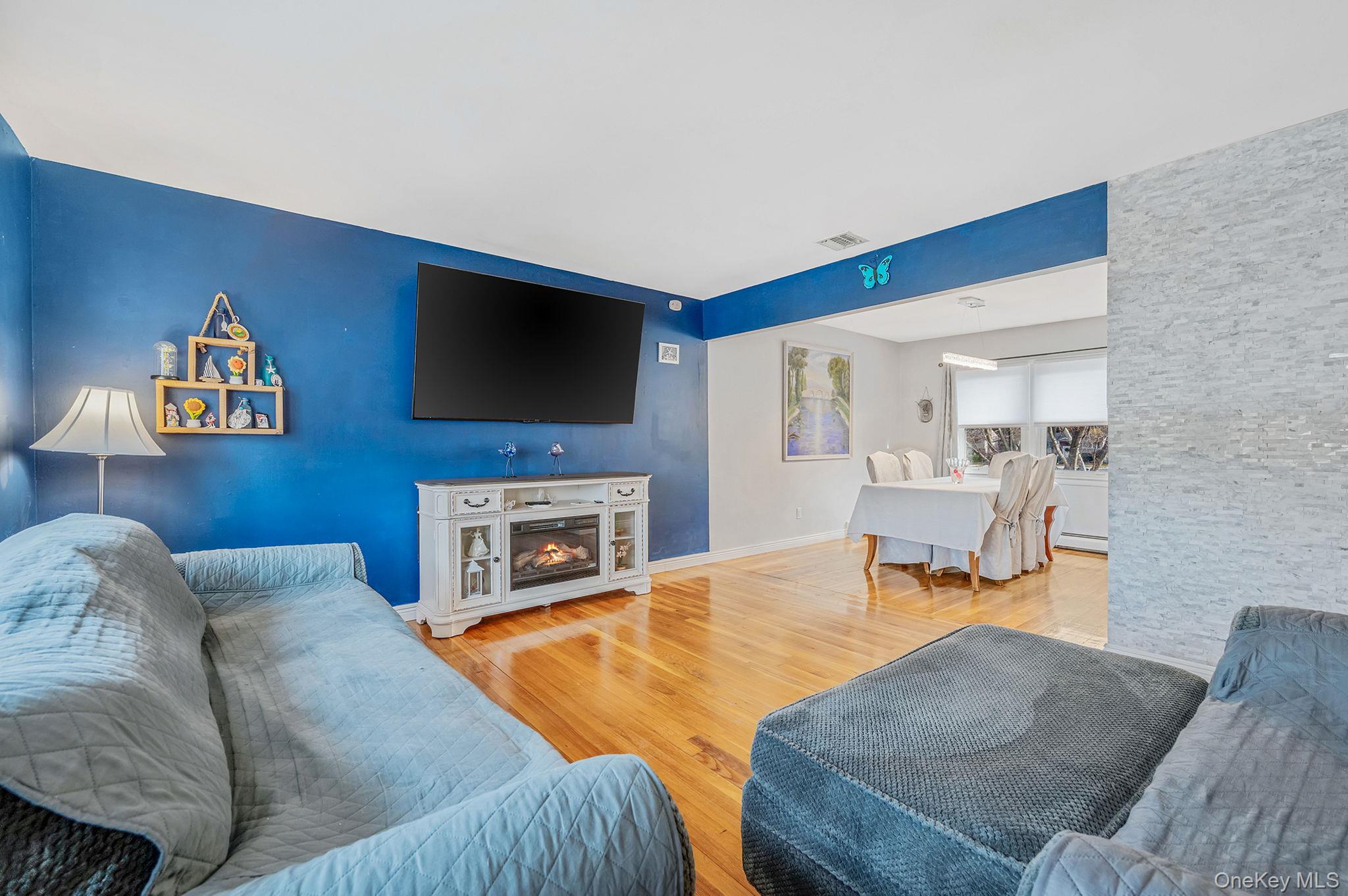 #16 photo, 111 S Plaisted Avenue, Hauppauge , NY 11788