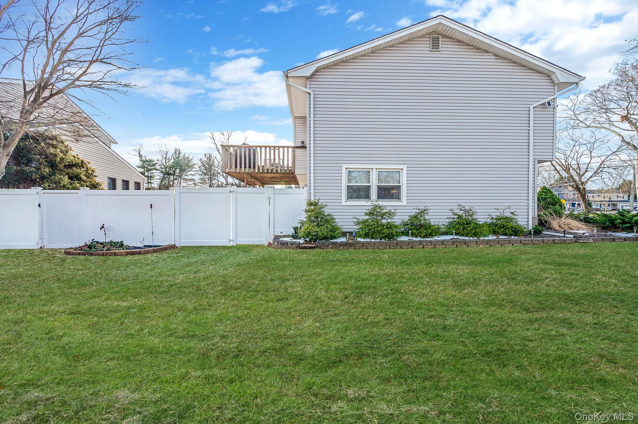 #4 photo, 111 S Plaisted Avenue, Hauppauge , NY 11788