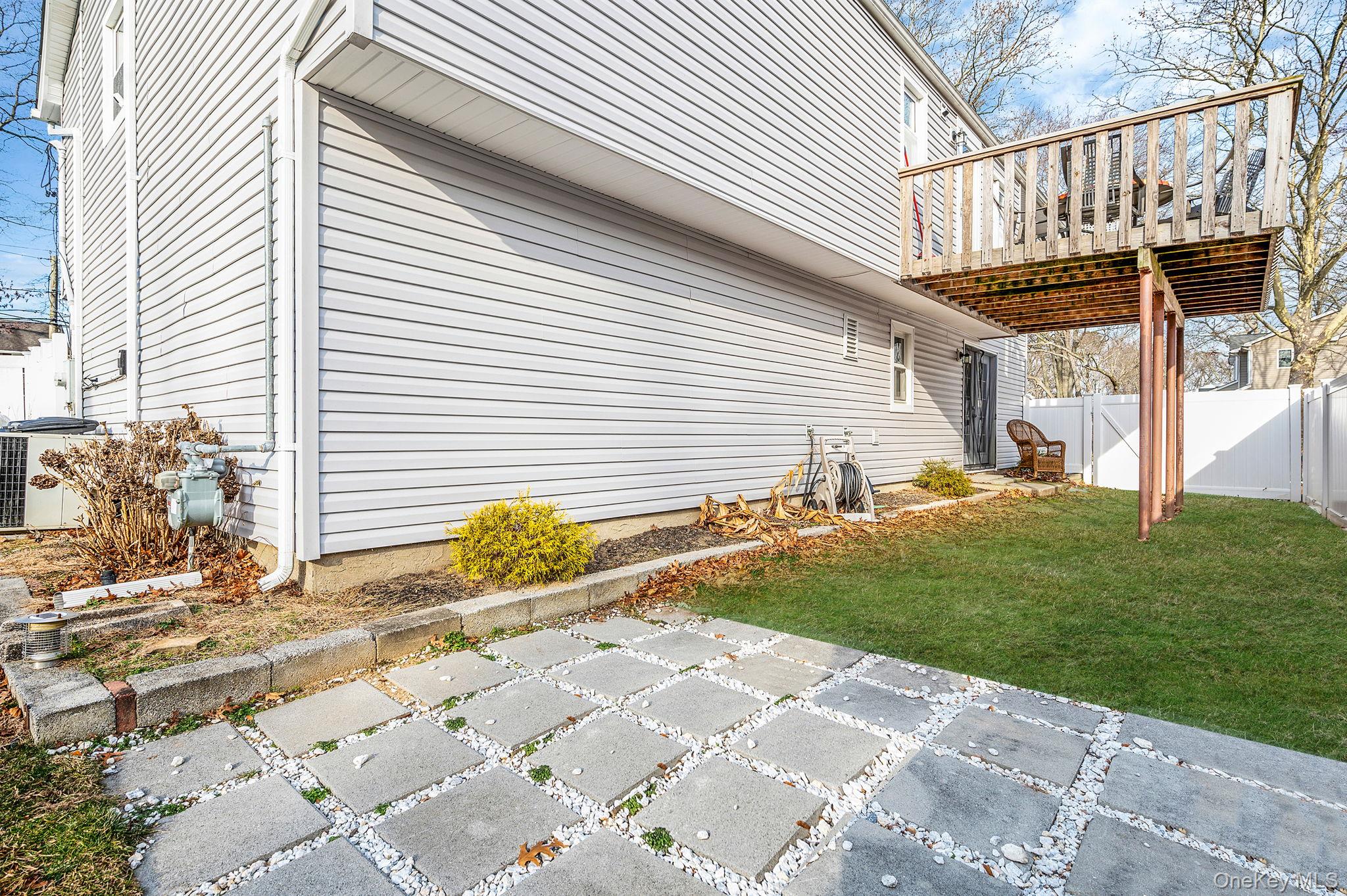 #6 photo, 111 S Plaisted Avenue, Hauppauge , NY 11788