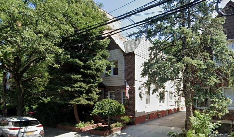 #1 photo, 68-09 Alderton Street, कुईंस Rego Park , NY 11374