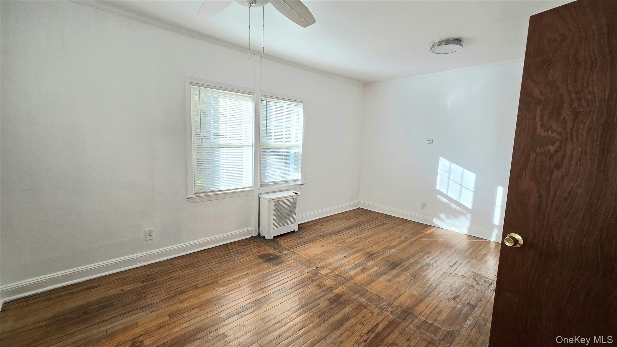 #4 photo, 68-09 Alderton Street, कुईंस Rego Park , NY 11374