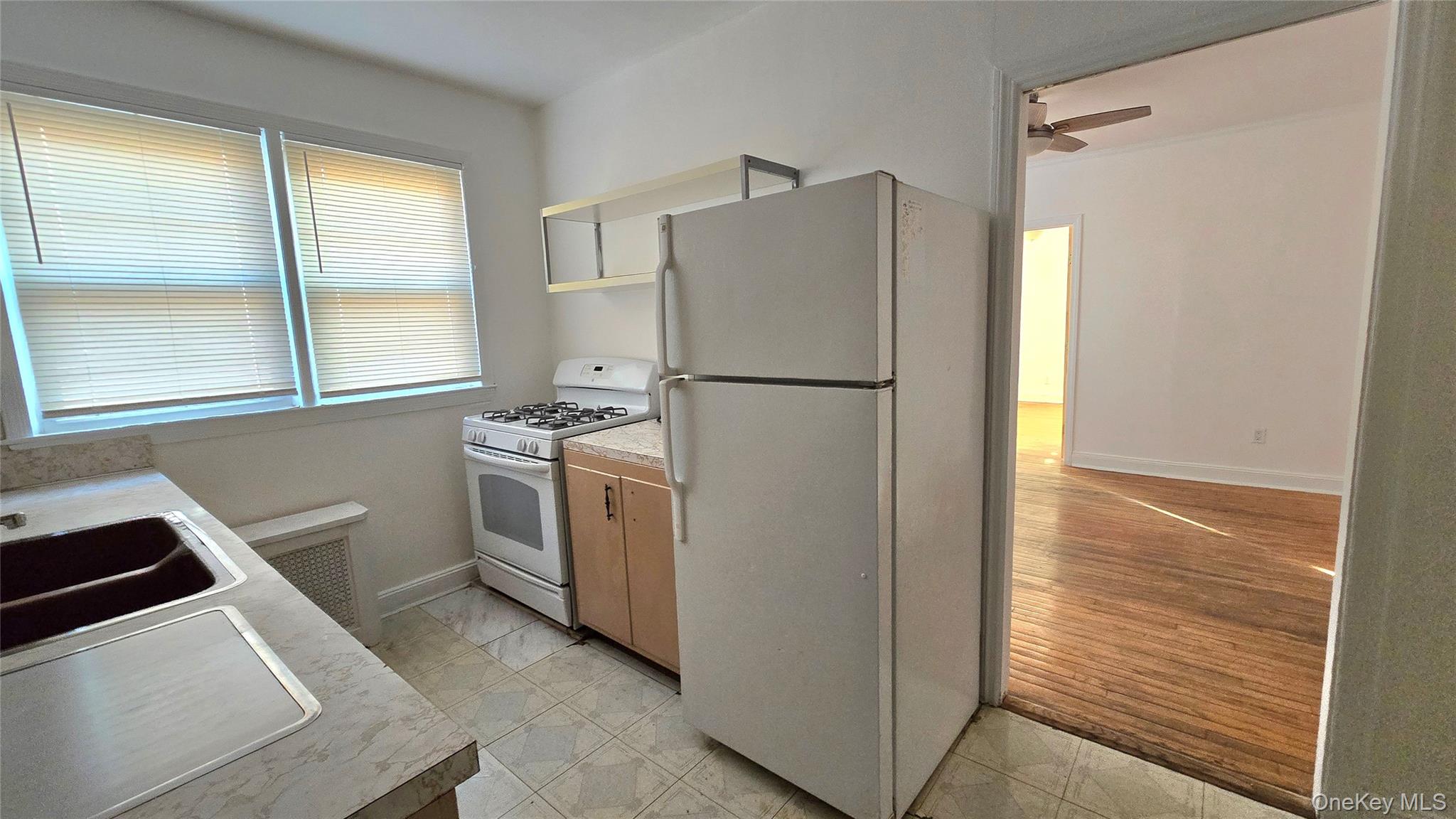 #8 photo, 68-09 Alderton Street, कुईंस Rego Park , NY 11374