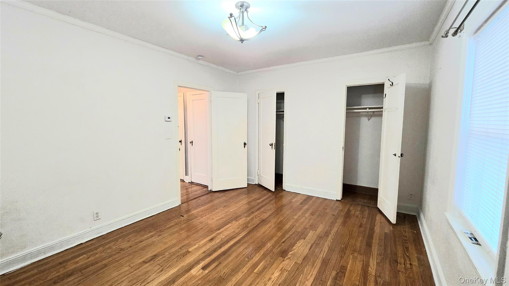 #11 photo, 68-09 Alderton Street, कुईंस Rego Park , NY 11374