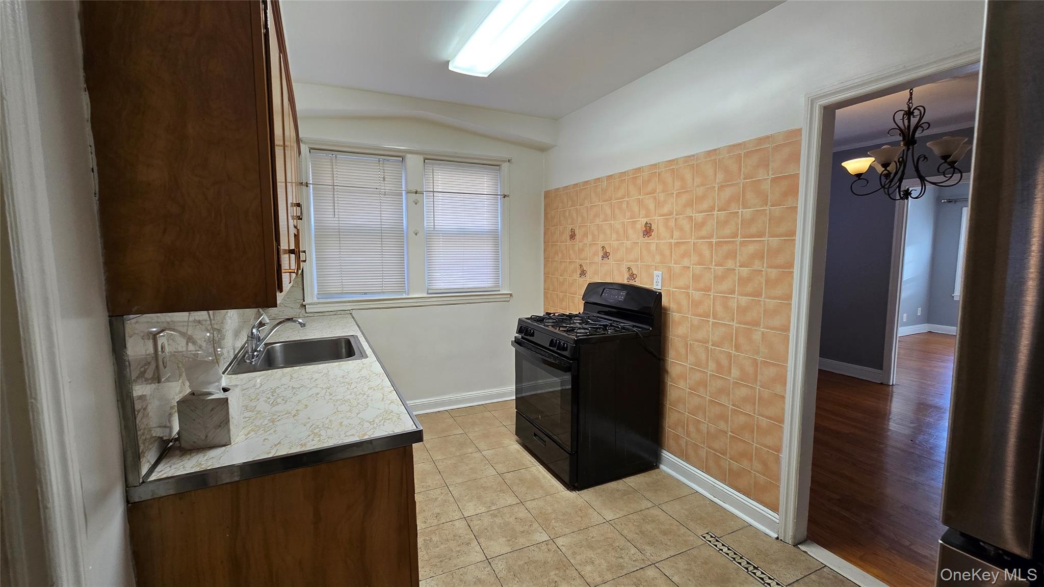 #8 photo, 68-09 Alderton Street, कुईंस Rego Park , NY 11374