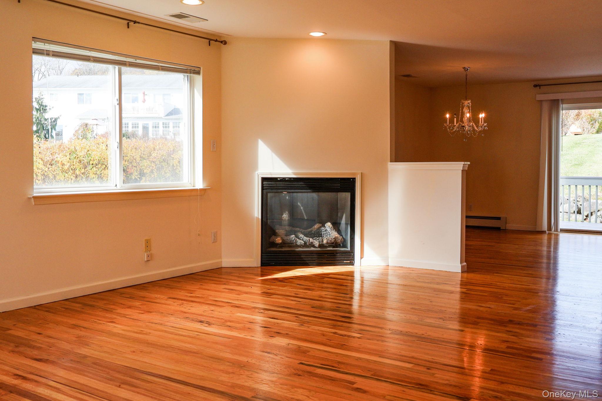 #3 photo, 241 Tamerisk Lane, 뉴욕주 New Windsor , NY 12553