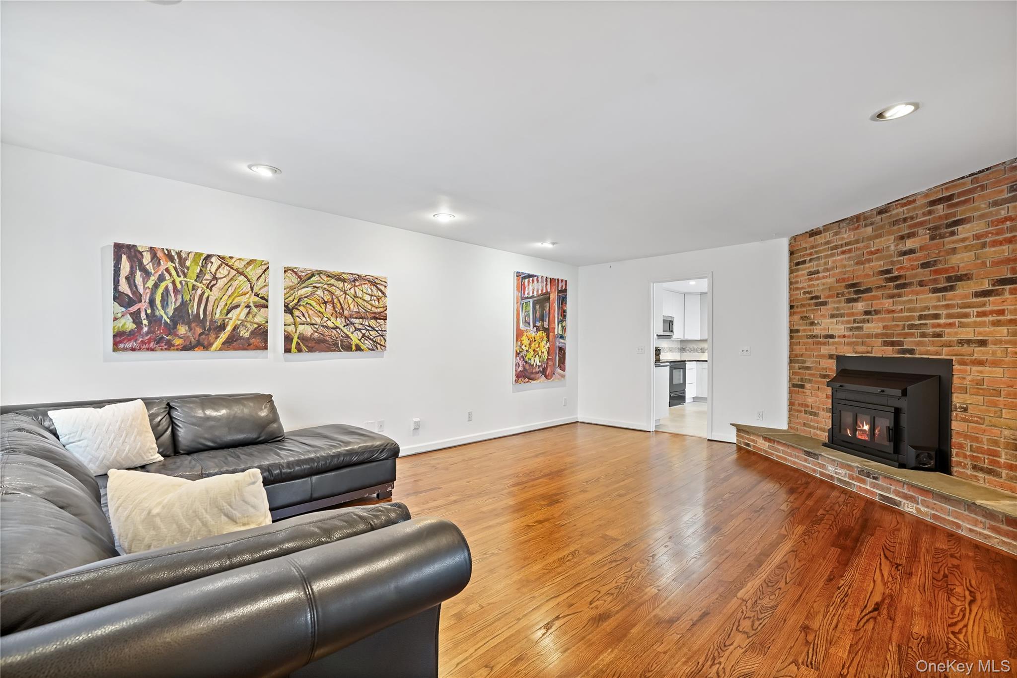 #10 photo, 37 Fox Den Road, Mount Kisco , NY 10549