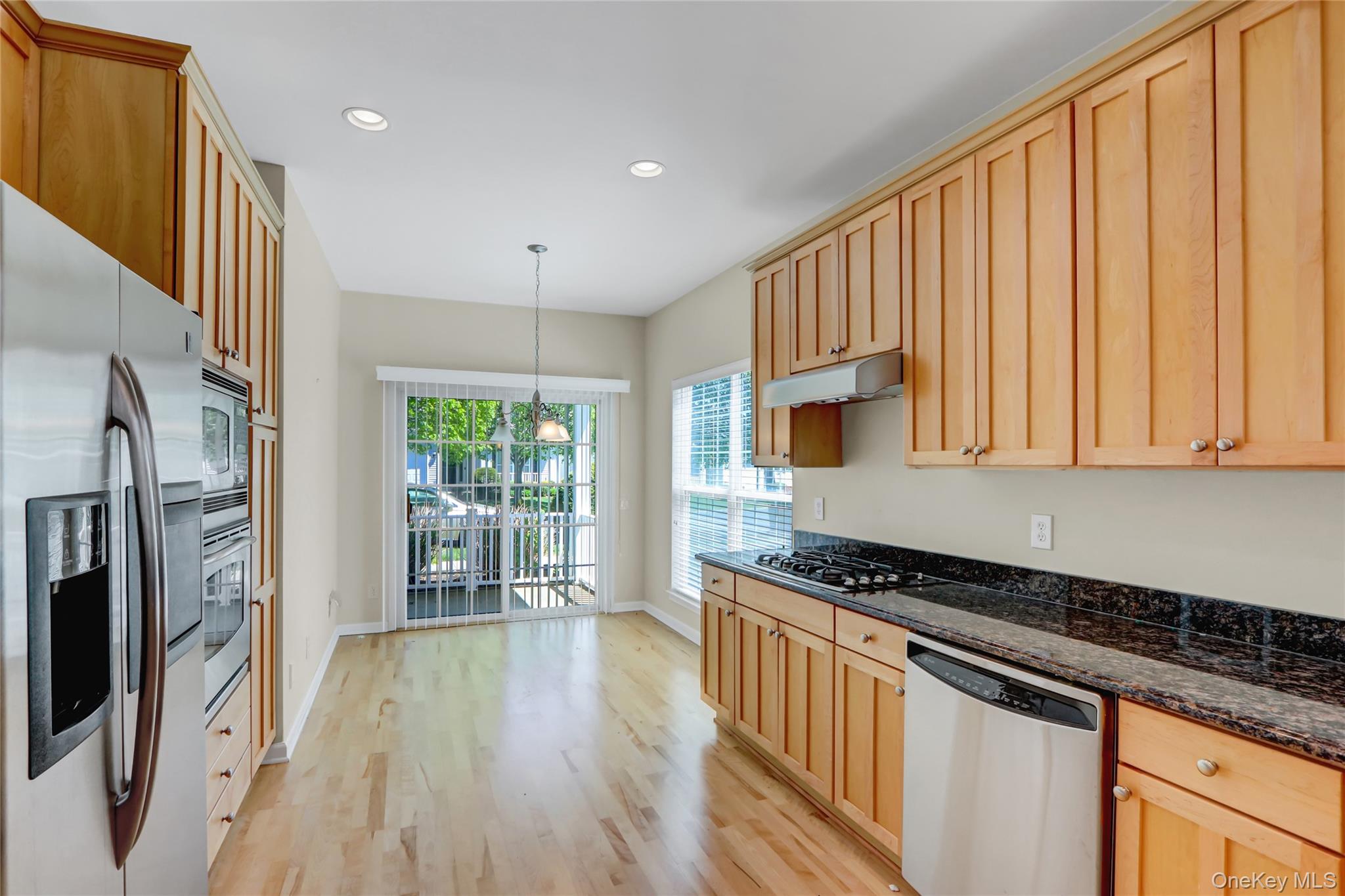 #14 photo, 4 Oakhurst Court, सफ़ोक काउंटी Mount Sinai , NY 11766