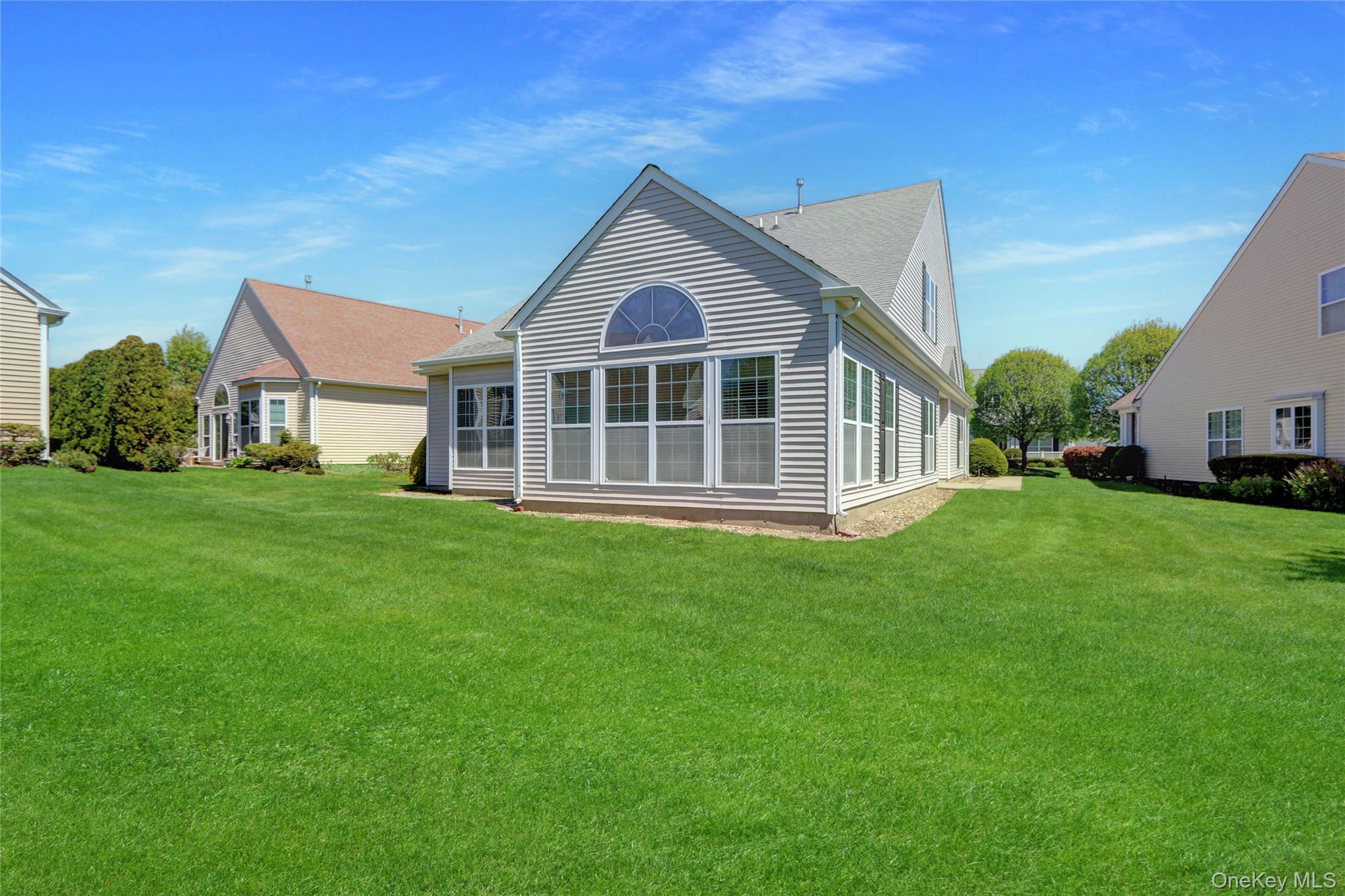 #3 photo, 4 Oakhurst Court, सफ़ोक काउंटी Mount Sinai , NY 11766