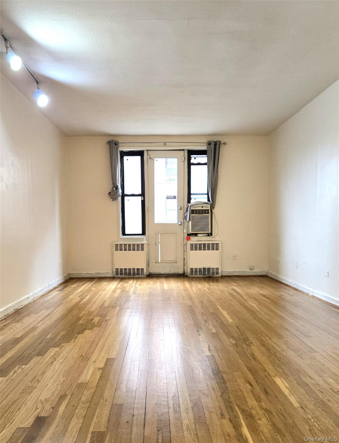 #2 photo, 150-11 72nd Road, קווינס Kew Garden Hills , NY 11367