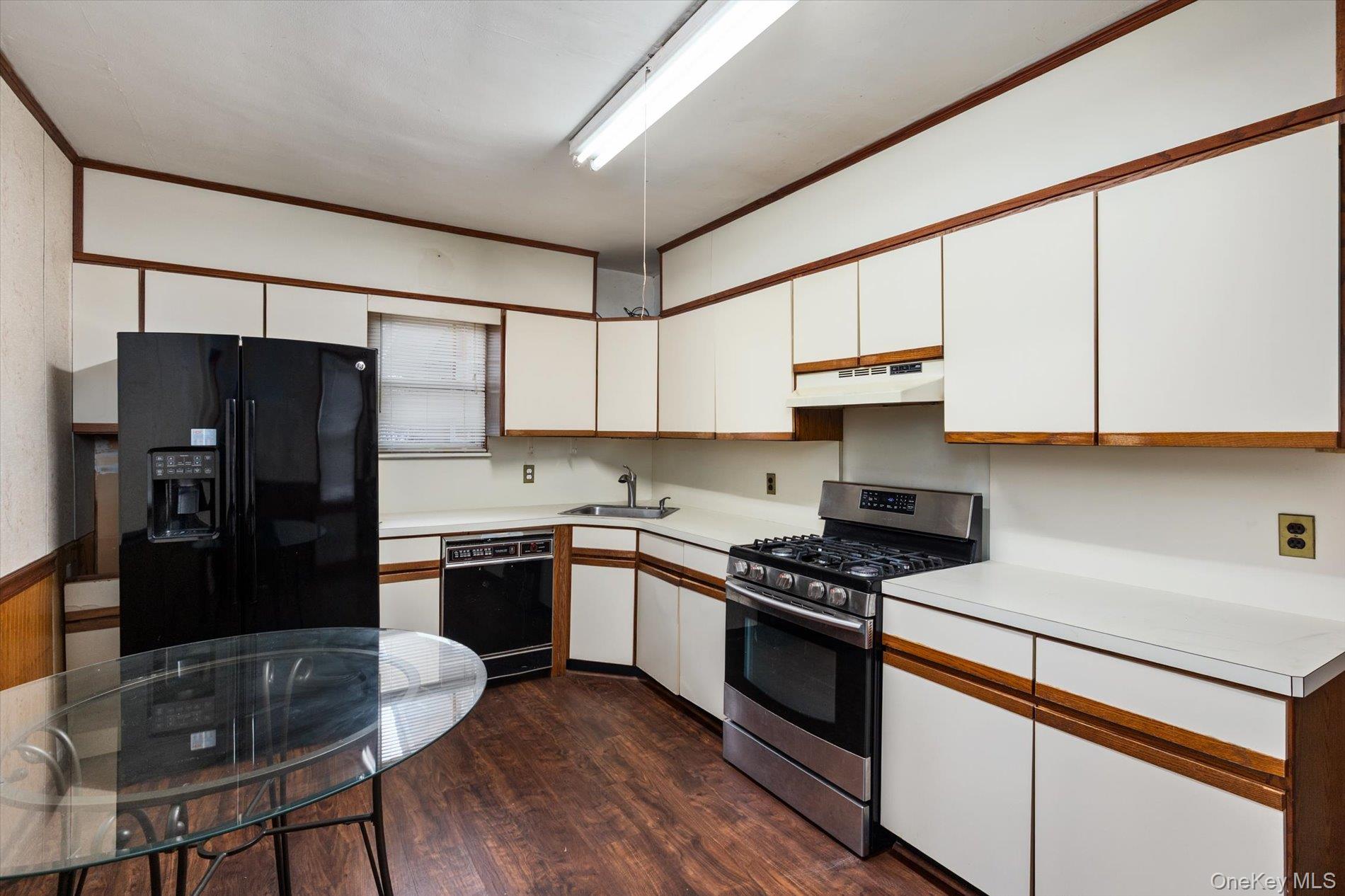 #10 photo, 140 Park Avenue, 롱 아일랜드 Roosevelt , NY 11575