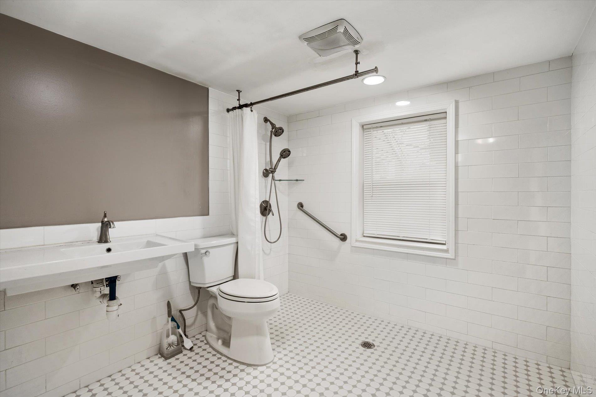 #9 photo, 140 Park Avenue, 롱 아일랜드 Roosevelt , NY 11575