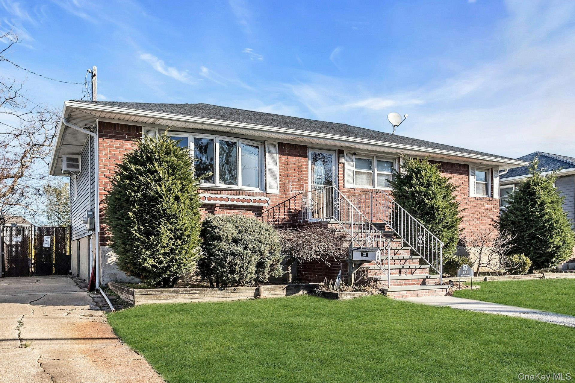 #1 photo, 133 Baker Court, 长岛 岛公园 Island Park , NY 11558