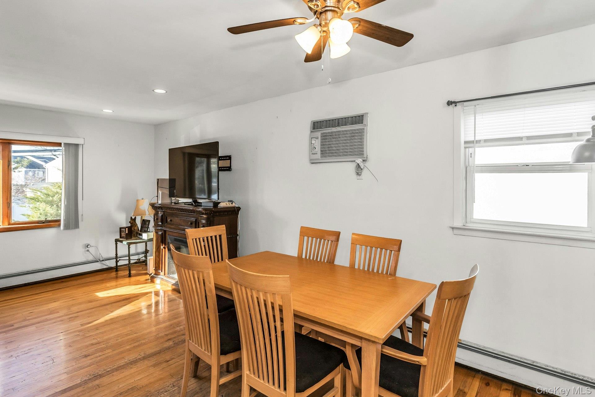 #10 photo, 133 Baker Court, 长岛 岛公园 Island Park , NY 11558