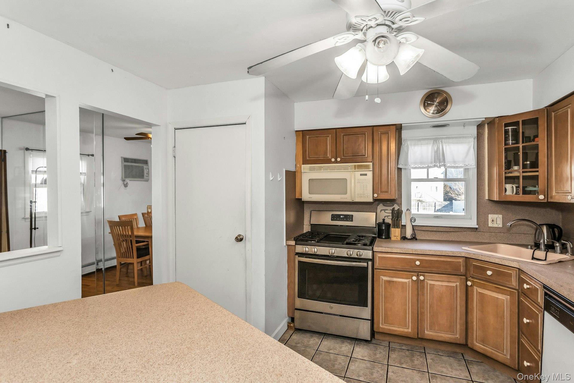 #13 photo, 133 Baker Court, 长岛 岛公园 Island Park , NY 11558