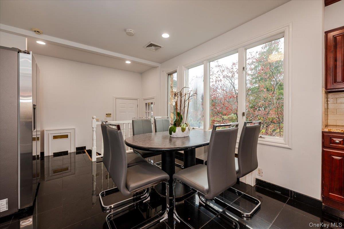 #11 photo, 18 Locust Drive, Great Neck , NY 11021