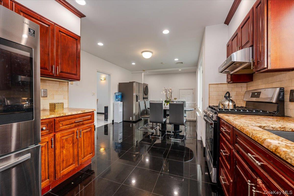 #8 photo, 18 Locust Drive, Great Neck , NY 11021