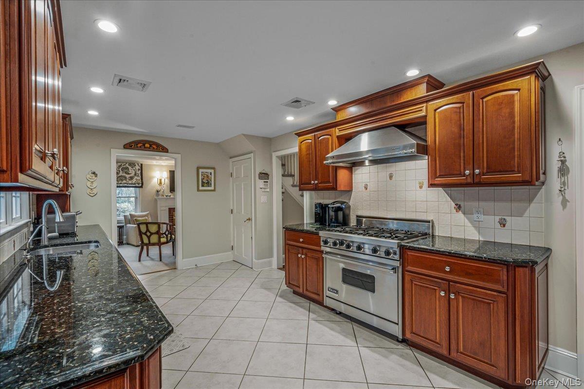 #12 photo, 142 Cambridge Avenue, Garden City , NY 11530