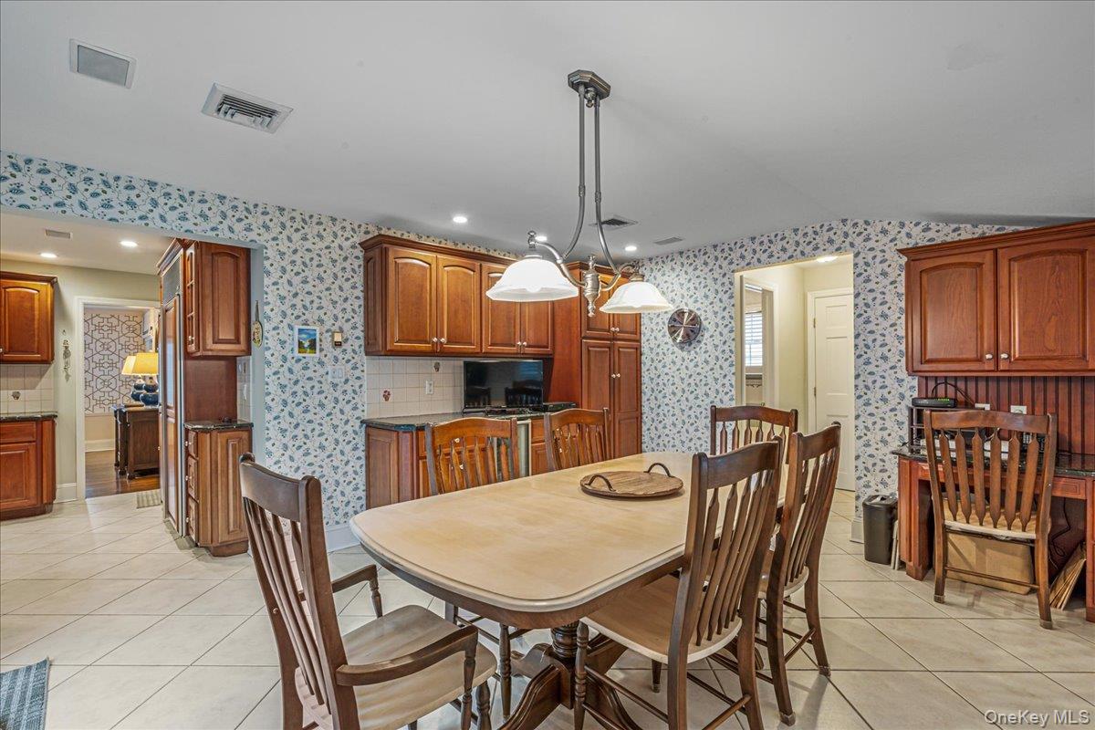 #13 photo, 142 Cambridge Avenue, Garden City , NY 11530