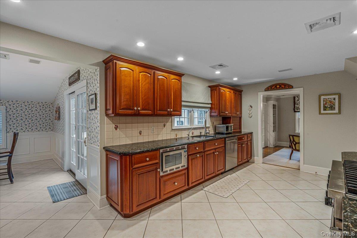 #15 photo, 142 Cambridge Avenue, Garden City , NY 11530