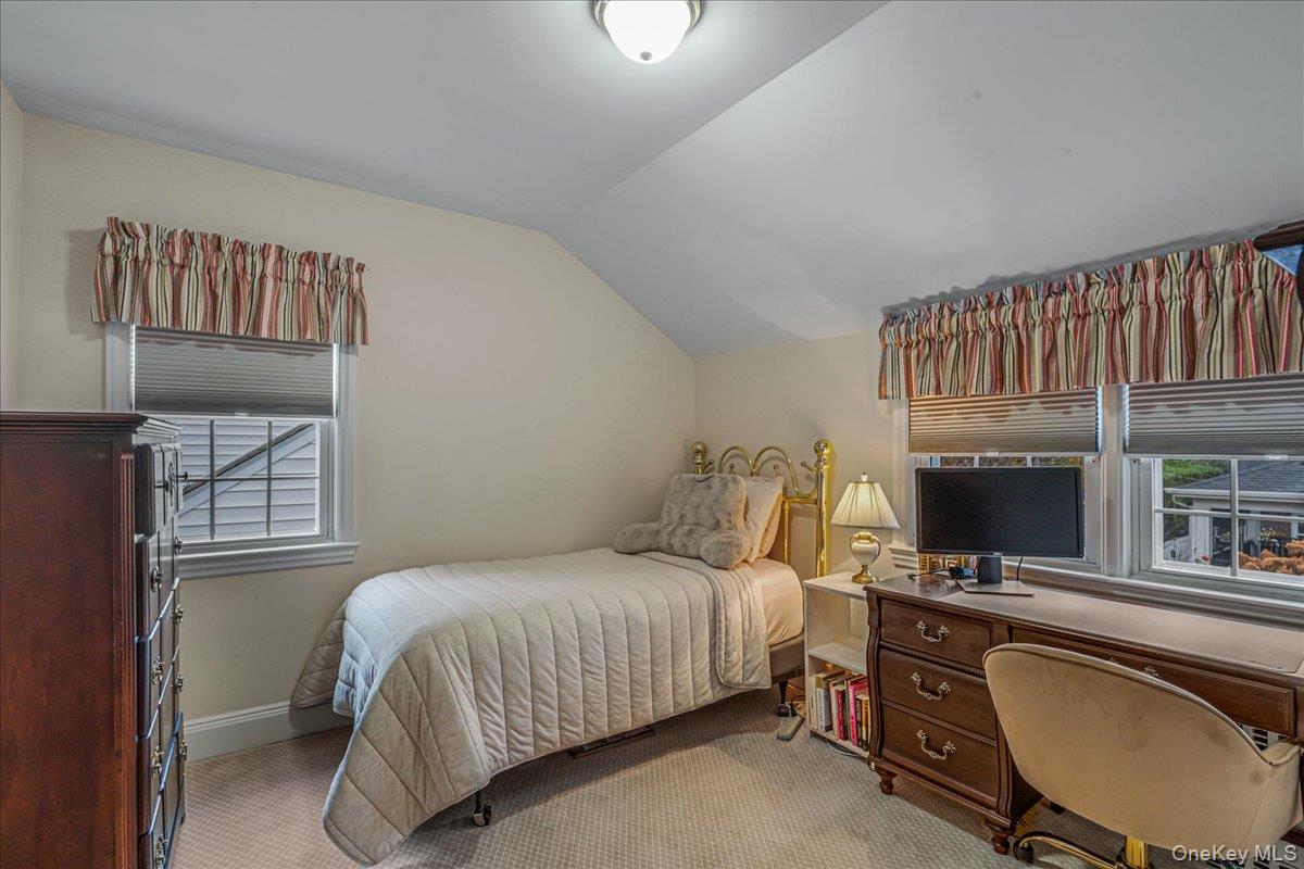 #20 photo, 142 Cambridge Avenue, Garden City , NY 11530