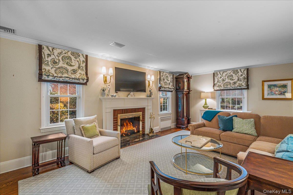 #5 photo, 142 Cambridge Avenue, Garden City , NY 11530