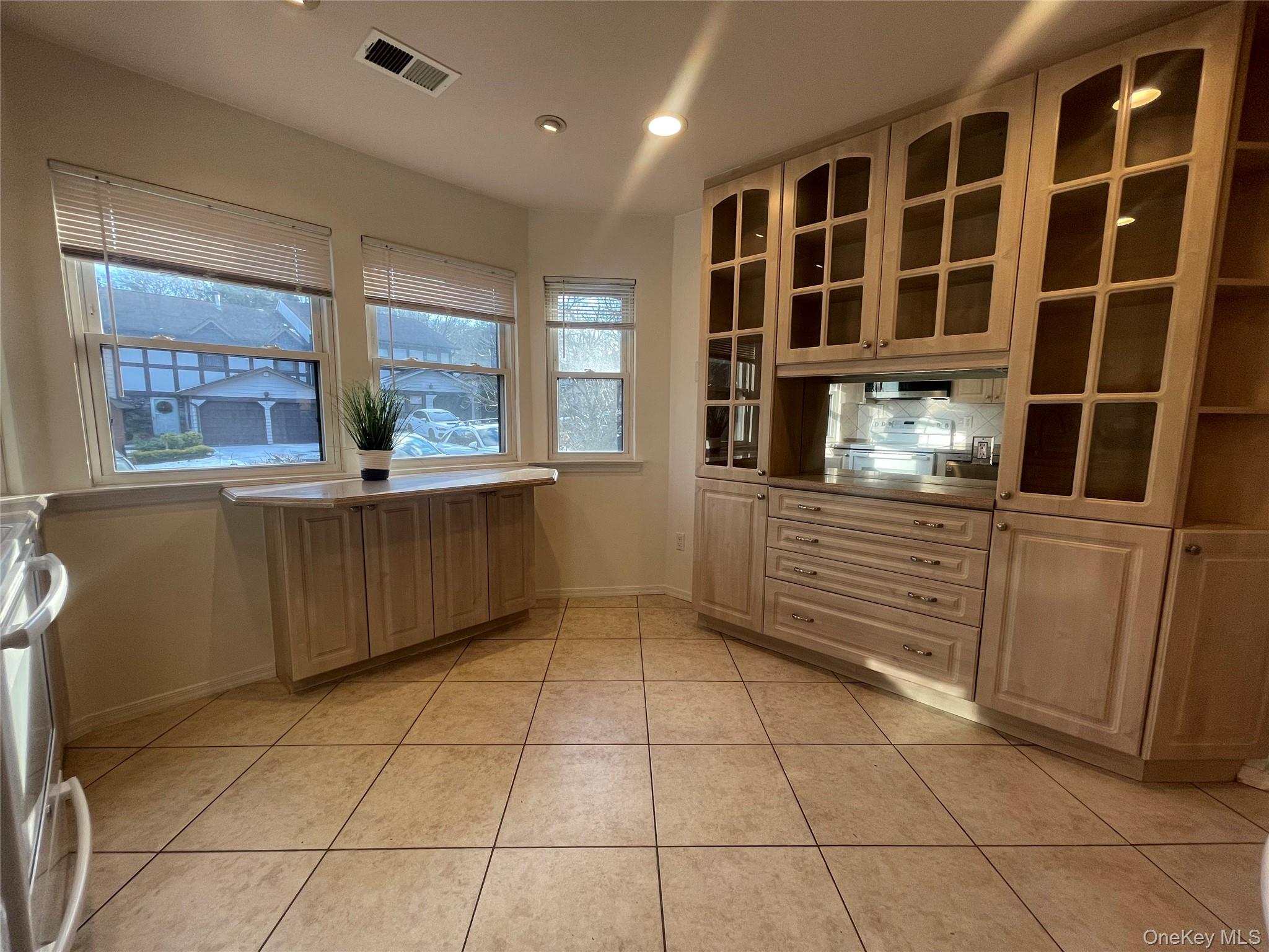 #13 photo, 7 Village Lane, 롱 아일랜드 Woodbury , NY 11797