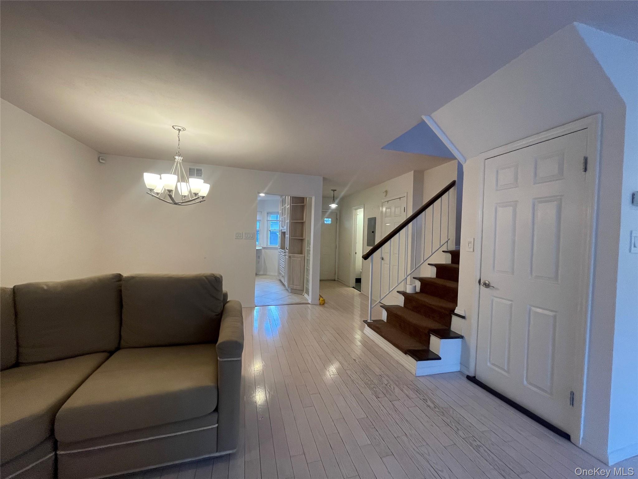 #15 photo, 7 Village Lane, 롱 아일랜드 Woodbury , NY 11797