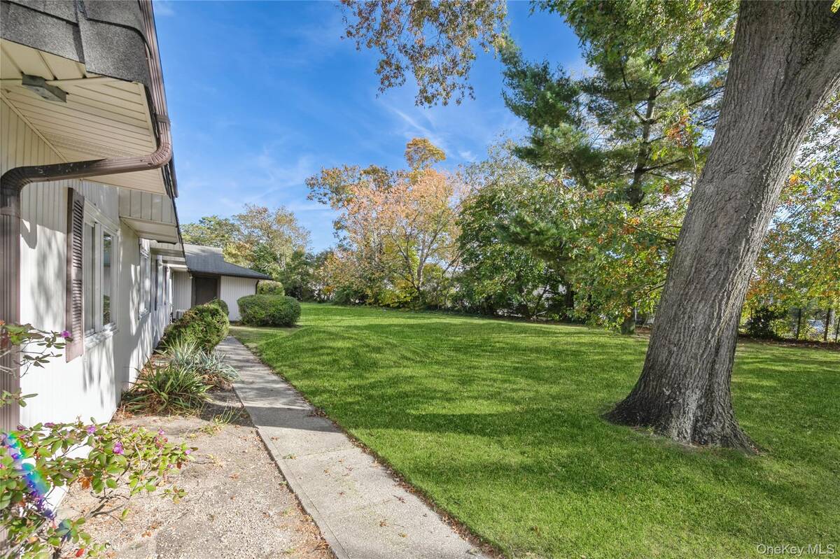 #12 photo, 138 Feller Drive, सफ़ोक काउंटी Central Islip , NY 11722