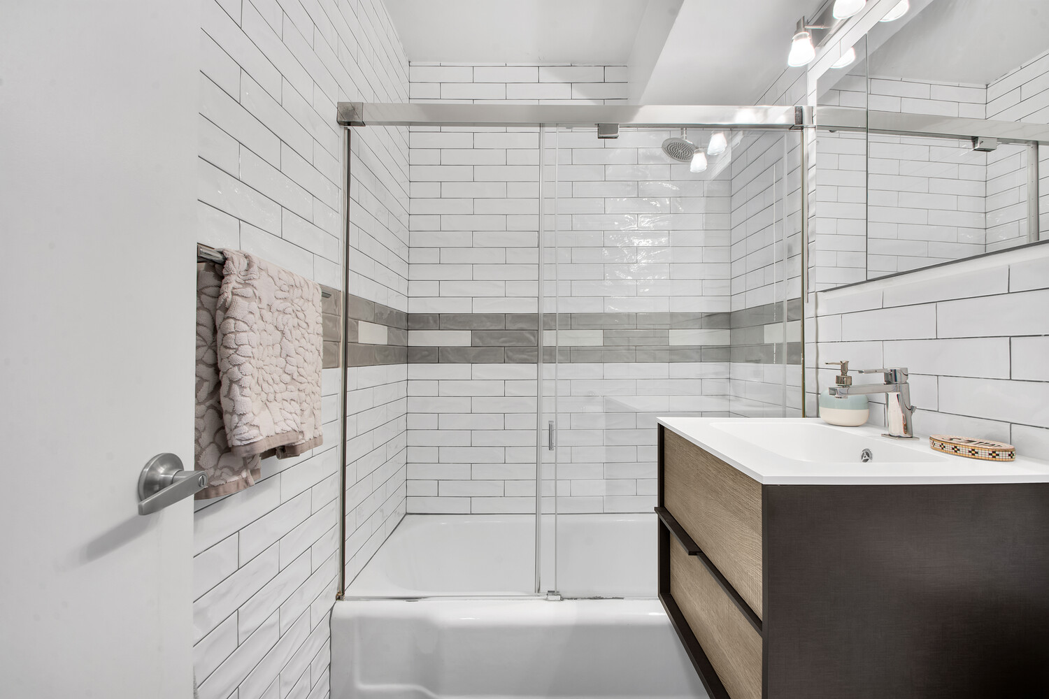 #7 photo, 145 E 15TH Street, Gramercy Park , NY 10003