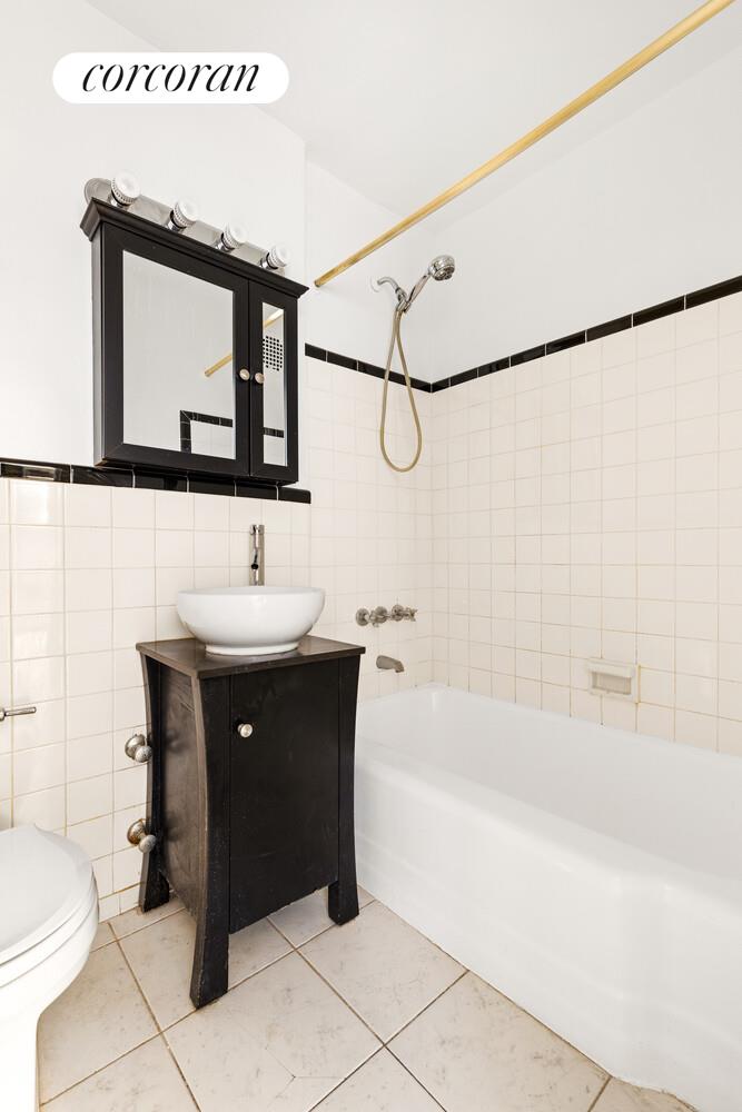 #5 photo, 350 BLEECKER Street, West Village , NY 10014