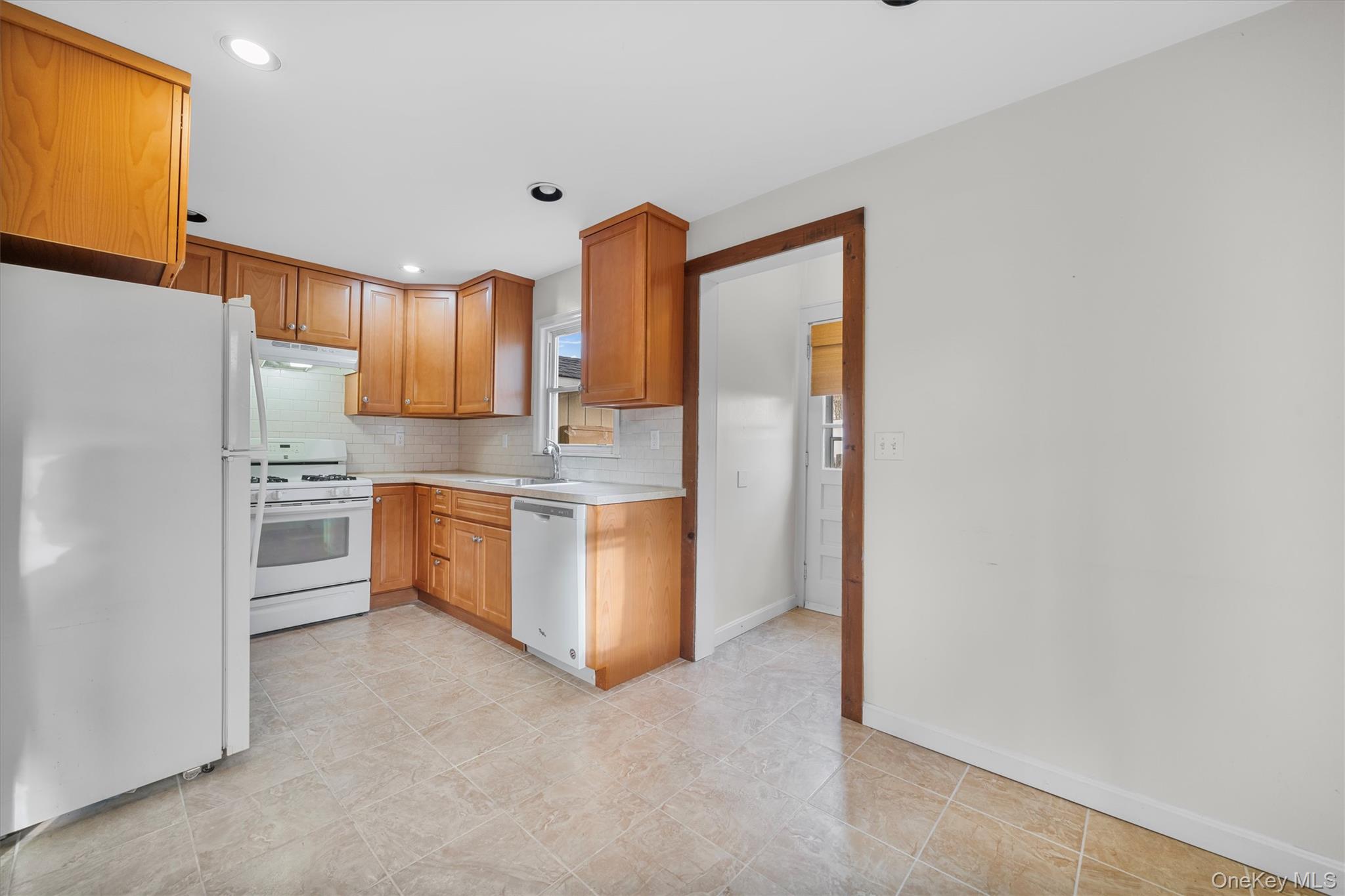 #8 photo, 249 aka 247 Roberts Avenue, Yonkers , NY 10703