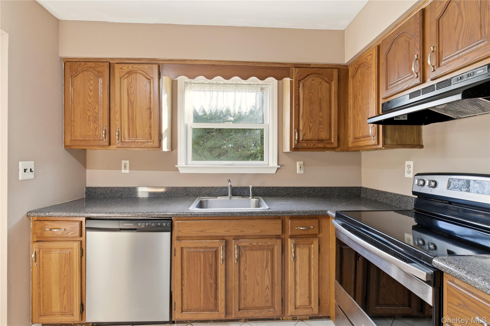 #11 photo, 125 Broadway, Greenlawn , NY 11740