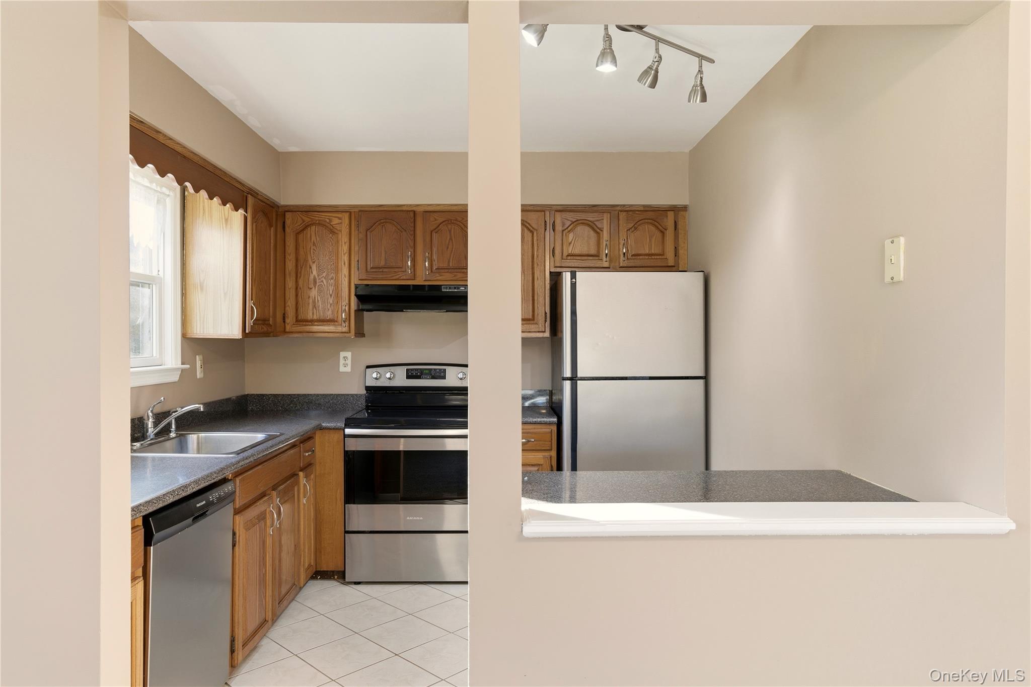 #9 photo, 125 Broadway, Greenlawn , NY 11740