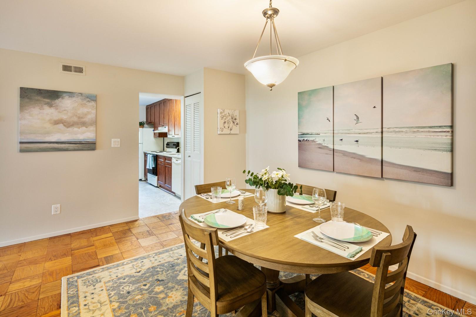 #4 photo, 44 Route 25 A, Саффолк ‖ Smithtown , NY 11787