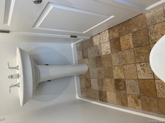 #2 photo, 50 Sintsink Drive, Port Washington , NY 11050