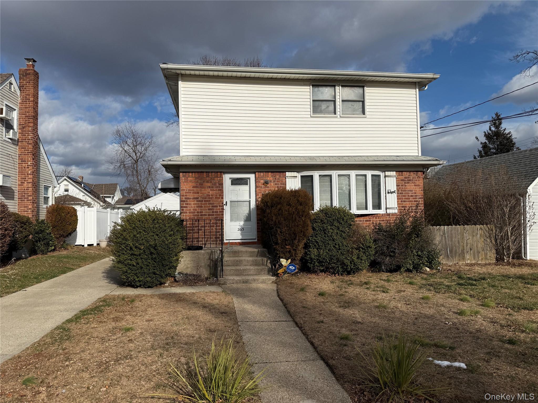 #1 photo, 233 Meyer Avenue, 롱 아일랜드 Valley Stream , NY 11580