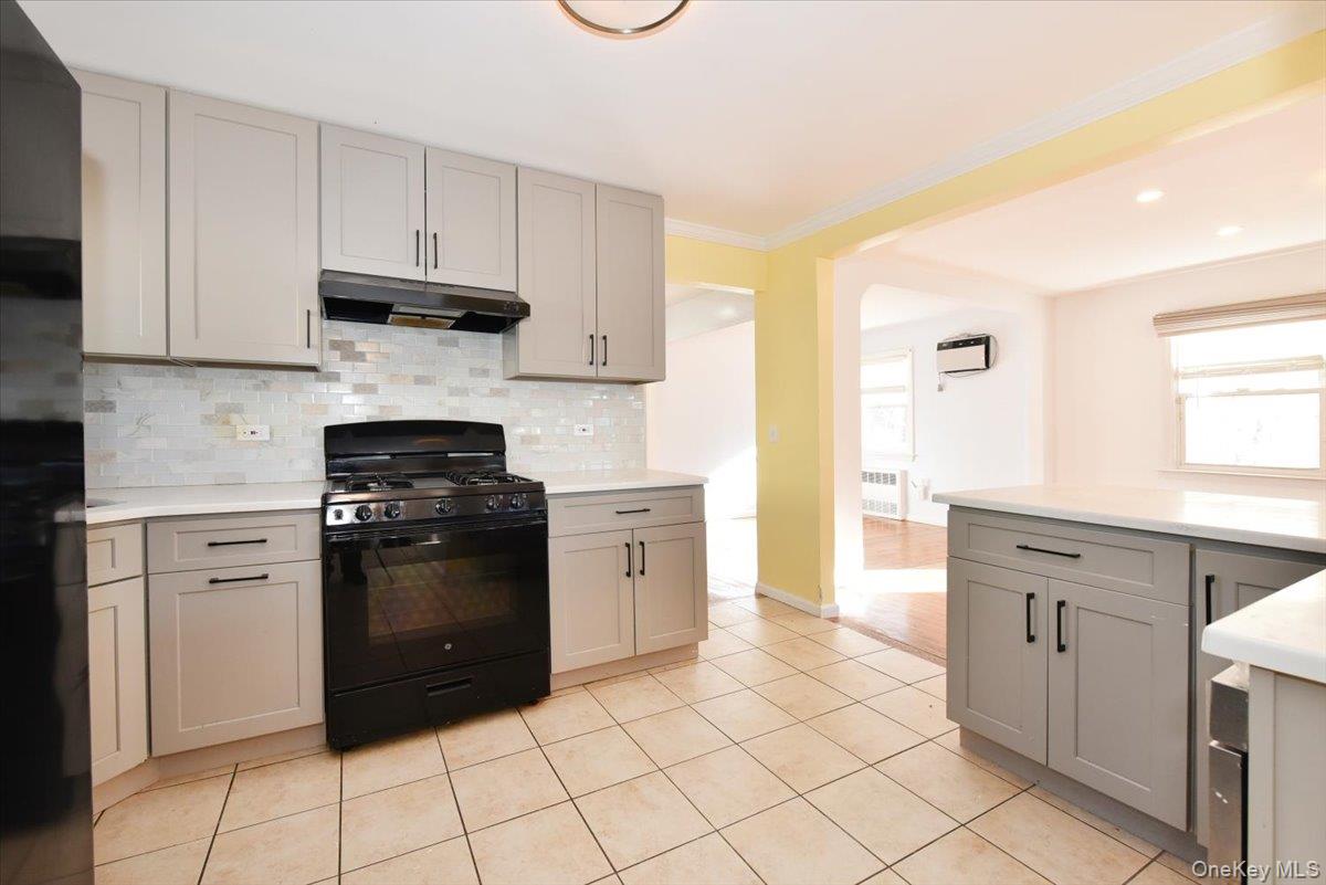 #11 photo, 233 Meyer Avenue, Valley Stream , NY 11580