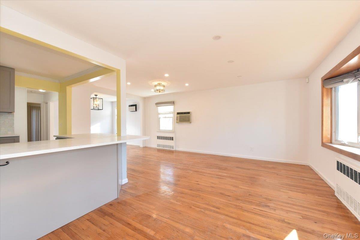 #7 photo, 233 Meyer Avenue, Valley Stream , NY 11580