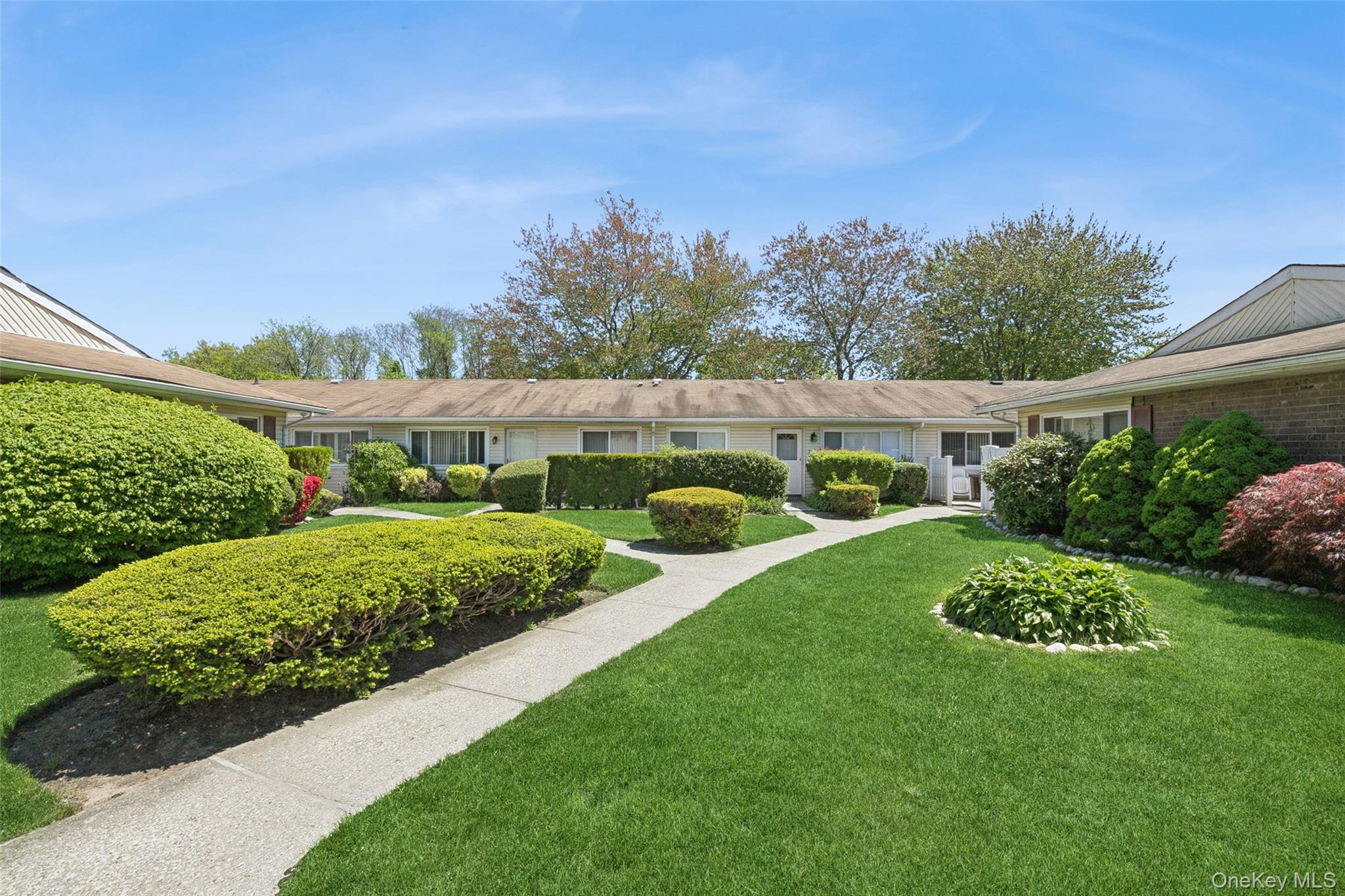 #2 photo, 181 Storm Drive, מחוז סאפוק Holtsville , NY 11742