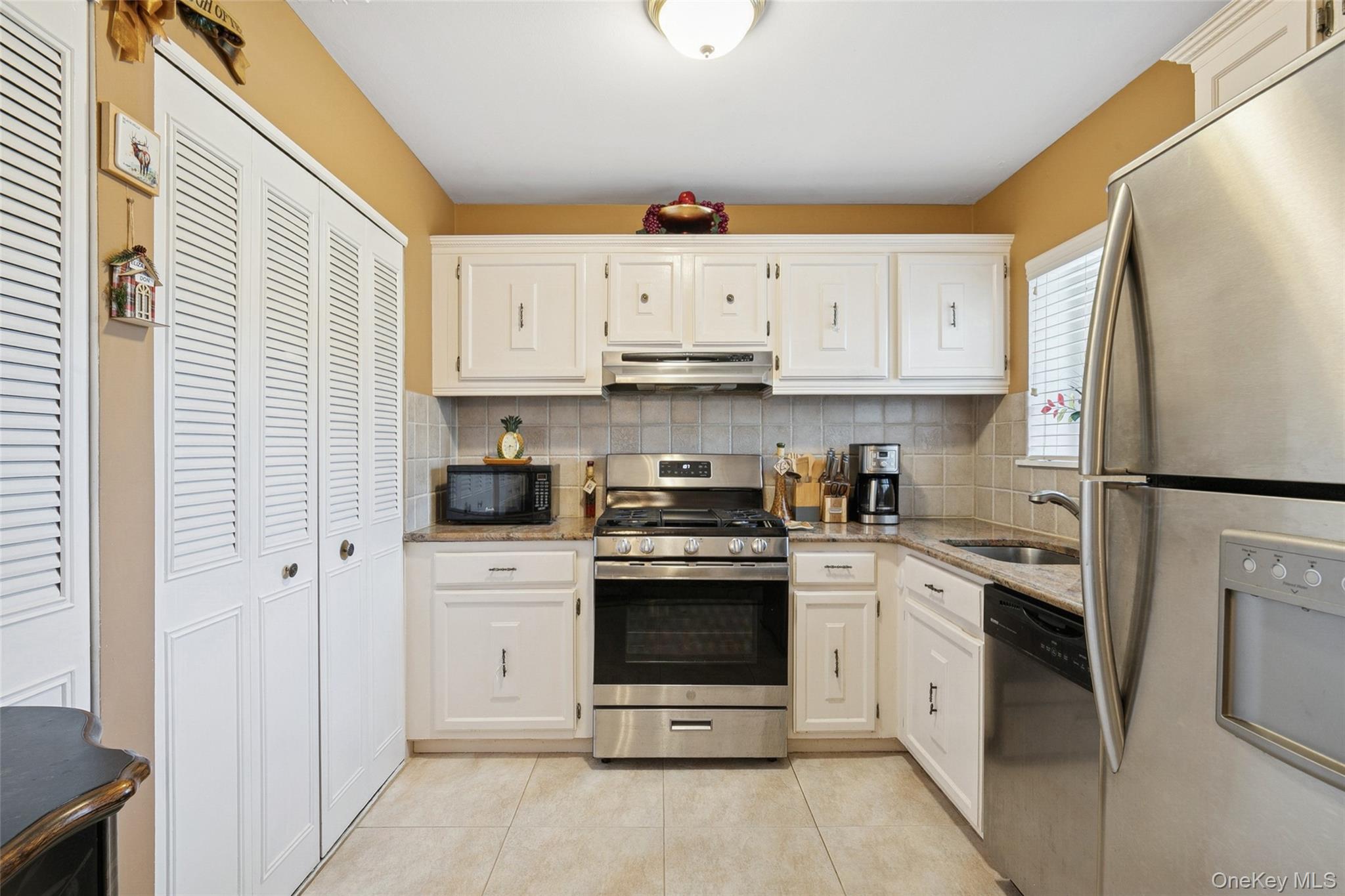 #6 photo, 181 Storm Drive, מחוז סאפוק Holtsville , NY 11742